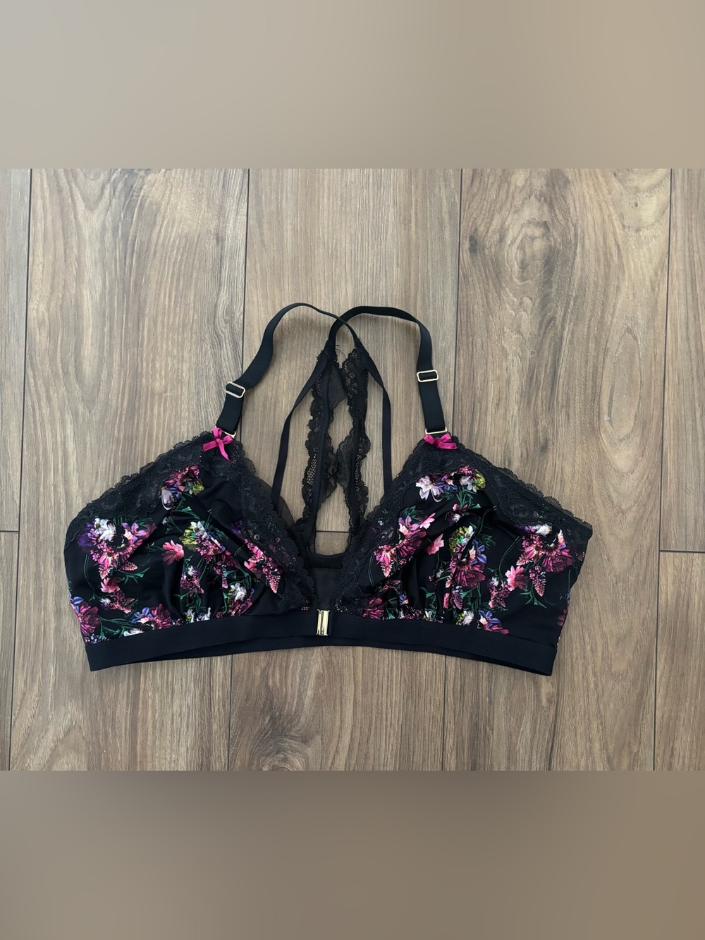 Cacique Floral Printed Front-Close Triangle No-Wire Bra - Picture 3 of 12